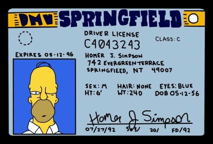 Homero cumpliría 65 años, según esta licencia de conducir (Foto: Fox)