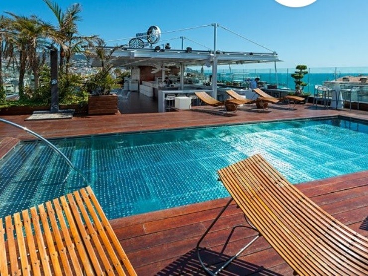 La pileta del Hotel MiM en Stiges (Foto: Hotel MiM Sitges)