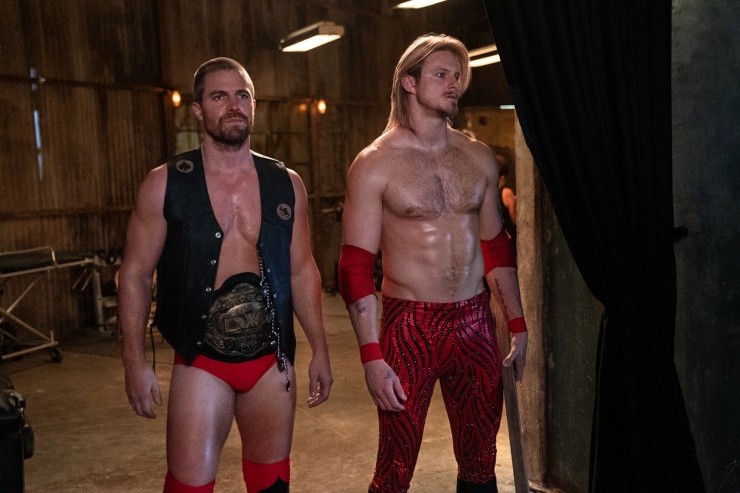 Stephen Amell y Alexander Ludwig son los protagonistas de Heels (Foto: StarzPlay)