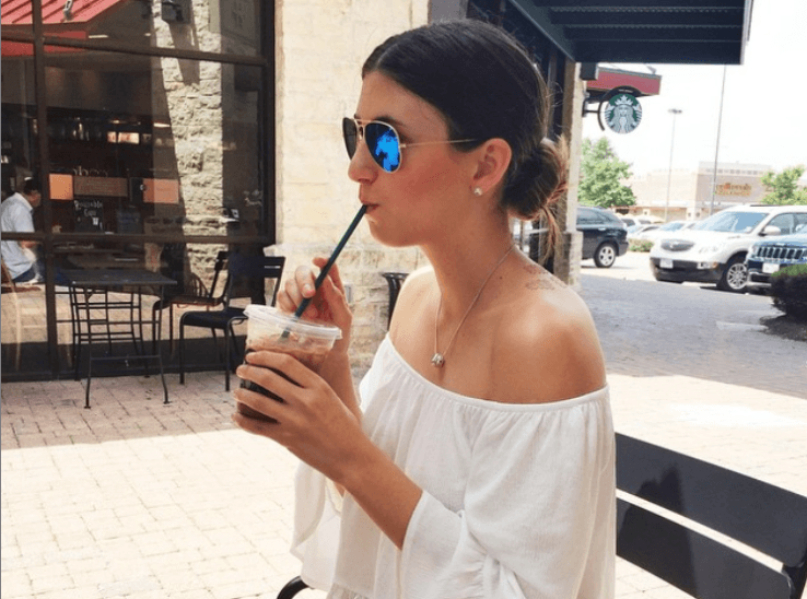 Carola Martínez es la esposa del piloto mexicano.