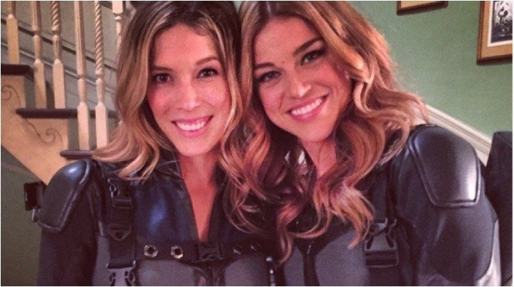 Una superheroína junto a su doble de riesgo (Instagram)