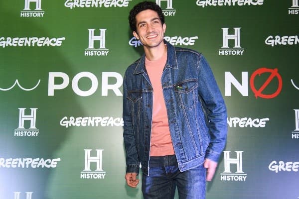 Chino Darín y Natalie Perez protagonizan el documental Por Acá No (History).