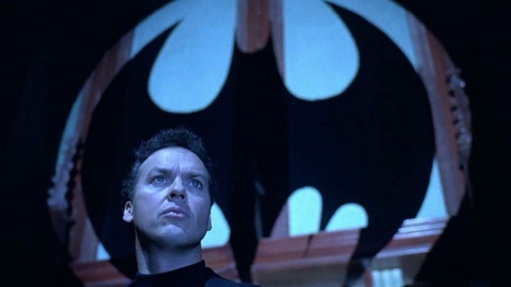 Michael Keaton retorna como Batman.