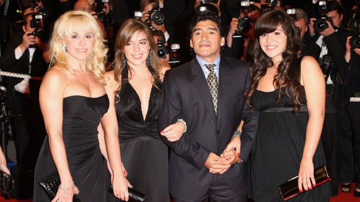 Diego Maradona, Claudia Villafañe y sus hijas