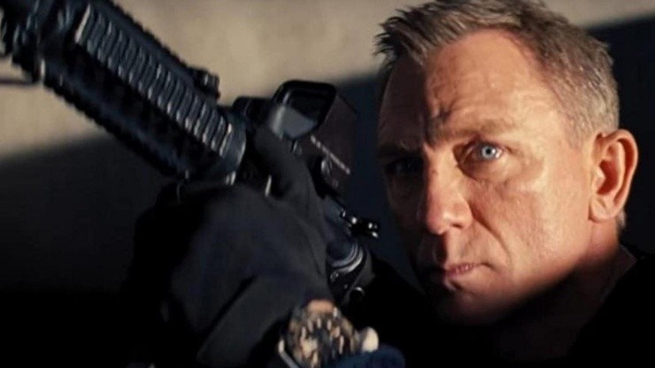 Daniel Craig como Bond