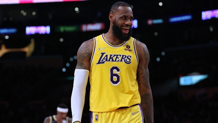 LeBron James juega actualmente en Los Angeles Lakers.