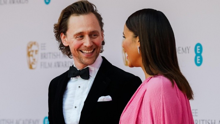 Tom Hiddleston y Zawe Ashton esperan a su primer hijo.