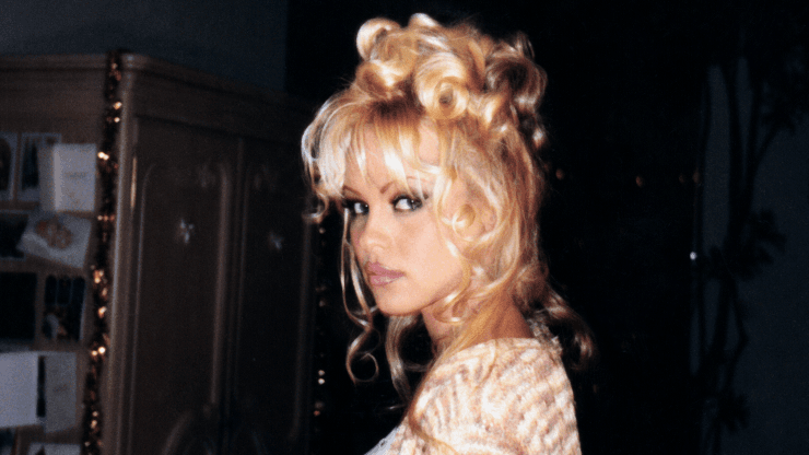 Pamela Anderson: una historia de amor llega esta semana al streaming.