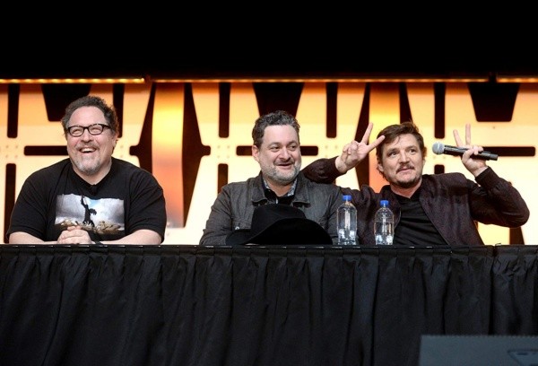 Jon Favreau, Dave Filoni y Pedro Pascal en un Evento de The Mandalorian
