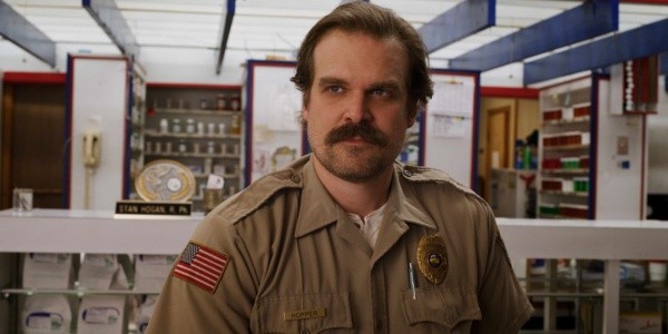 Jim Hopper, oficial del pueblo de Hawkins.