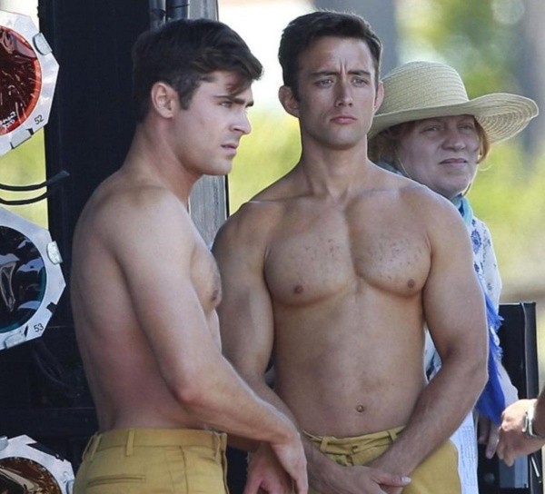 Zac junto a su doble (Getty Images)