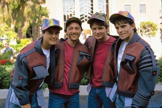 “Marty McFly”con sus tres dobles (Films Hollywood)