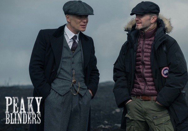 Anthony Byrne junto aCillian Murphy, en ‘Peaky Blinders’.