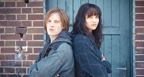 Louis Hofmann y Lisa Vicari, protagonistas de ‘Dark’.