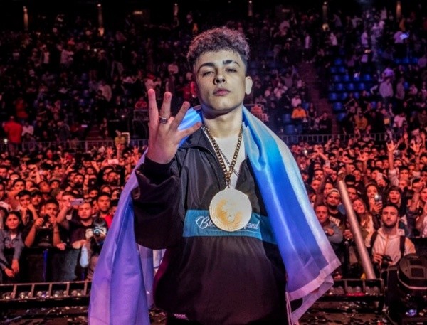 Trueno brilla en los escenarios como rapero.