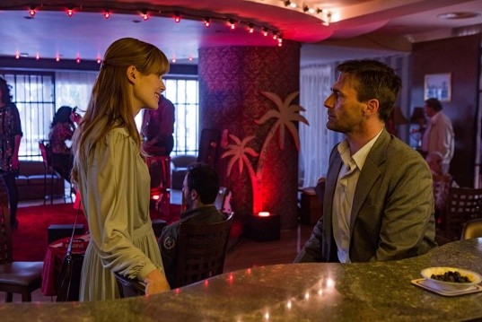 Jon Hamm y Rosamund Pike en Beirut