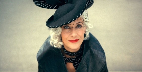 Kate Walsh interpreta a The Handler en The Umbrella Academy