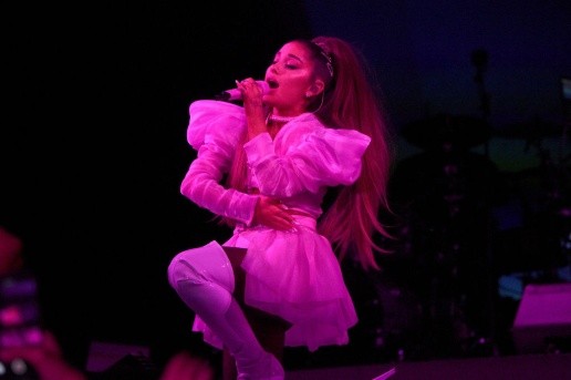 Ariana Grande en el Sweetener World Tour de 2019 (GETTY)
