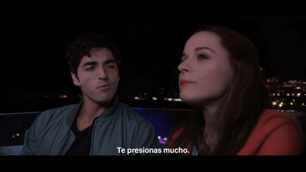 ‘Marco’ no tiene la guitarra; mientras que en la playa sí.