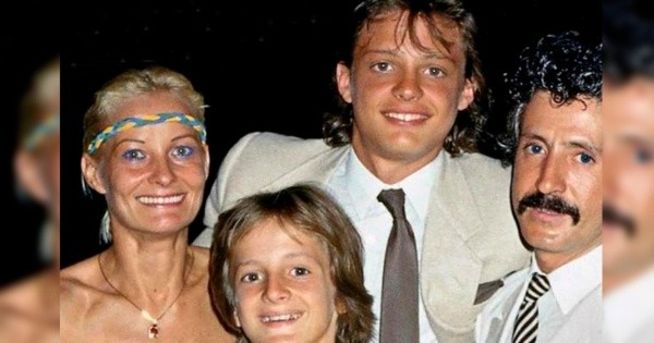 La familia de Luis Miguel, con su madre Marcela Basteri, su padre Luisito Rey y su hermano Sergio.