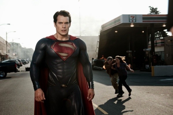 Henry Cavill, interpretando a ‘Súperman’ en la primera película. Foto: DC