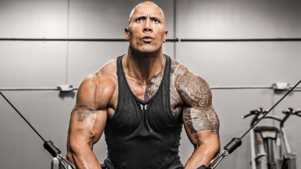 ‘The Rock’ se la pasa muchas horas en el gimnasio.