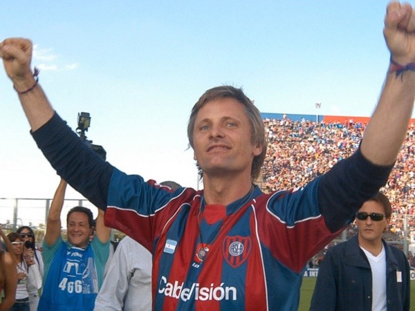 Viggo Mortensen y el día que fue recibido por los fanáticos de San Lorenzo en el Nuevo Gasómetro.