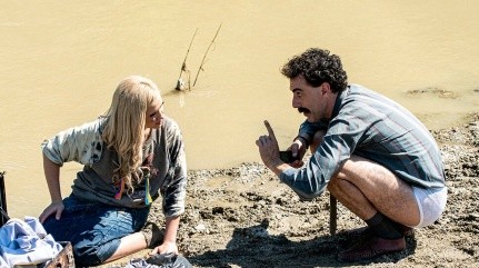 Maria Bakalova y Sacha Baron Cohen