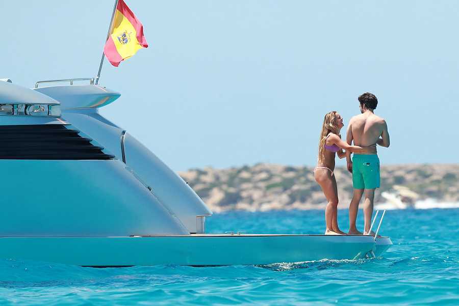 Alejandra Onieva y Sebastian Stan en Ibiza (Caras)