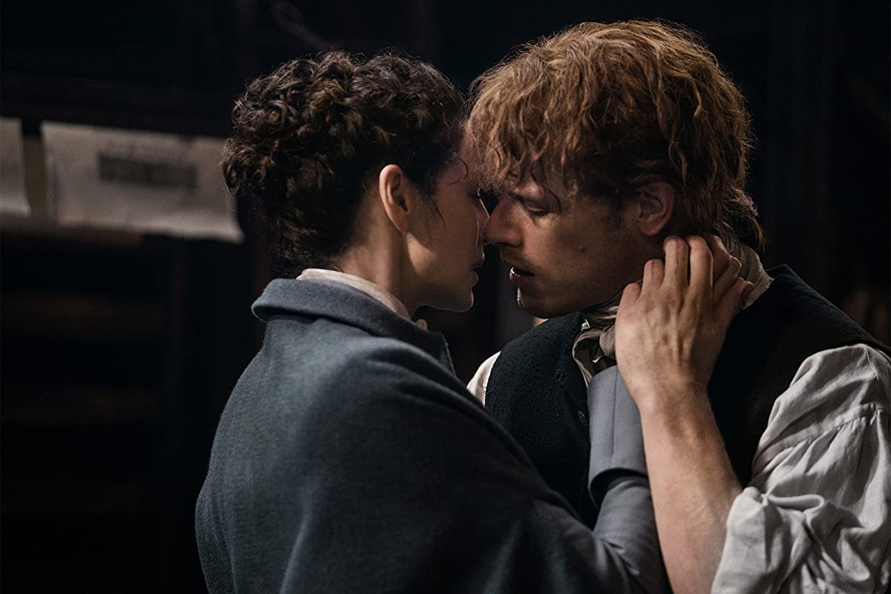 Catriona Balfe y Sam Heughan en sus papeles de Jamie y Claire. Foto: (IMDB)