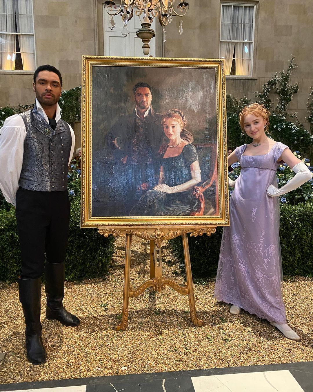 Regé - Jean Page y Phoebe Dynevor en sus papeles de Daphne y Simon. Foto: (Netflix) Regé - Jean Page y Phoebe Dynevor en sus papeles de Daphne y Simon. Foto: (Netflix)