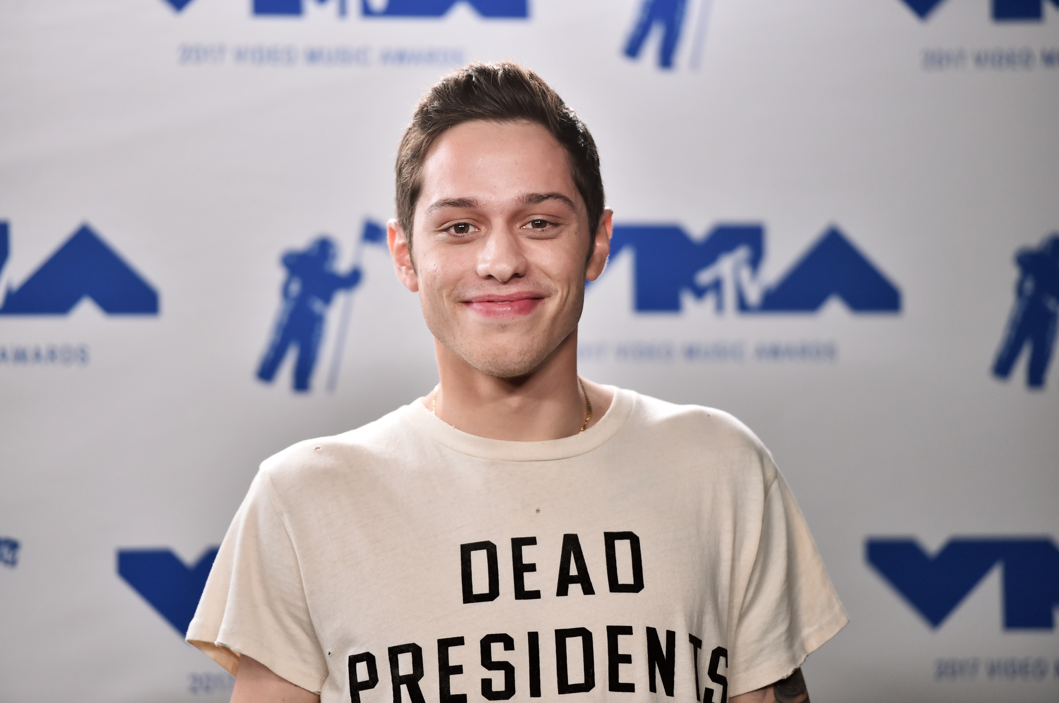 Pete Davidson sería el dueño del corazón de Phoebe Dynevor. Foto: (Getty) Pete Davidson sería el dueño del corazón de Phoebe Dynevor. Foto: (Getty)