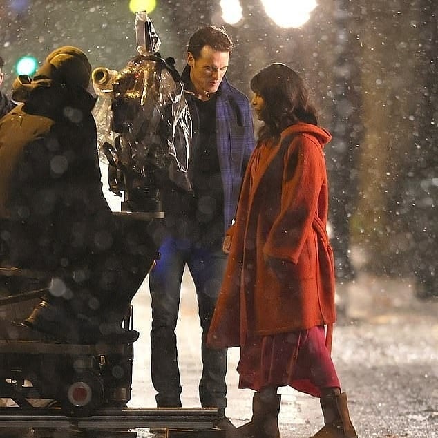 Priyanka Chorpa y Sam Heughan en pleno rodaje. Priyanka Chorpa y Sam Heughan en pleno rodaje.