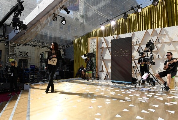 La red carpet de los Premios Óscar en plenos preparativos el año pasado. Foto: (Getty)