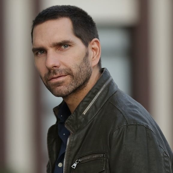 Semana a semana Arap Bethke es Martín Cabrera. Foto: (Telemundo)