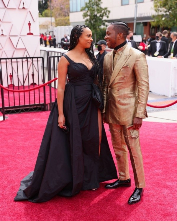 La foto más romántica de Nicolette y Leslie que compartió La Academia. 