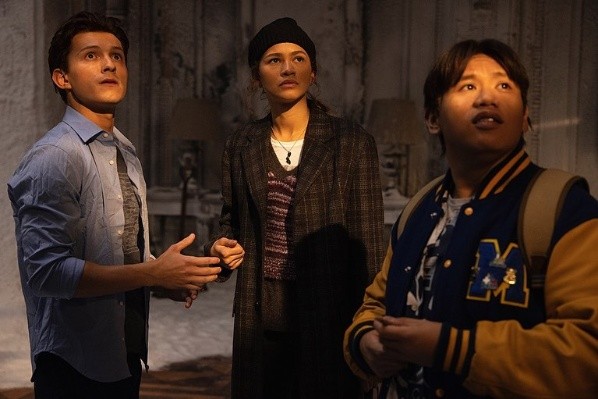 Tom Holland junto a Zendaya y Jacob Batalon en el set. Foto: (Tom Holland) Tom Holland junto a Zendaya y Jacob Batalon en el set. Foto: (Tom Holland)