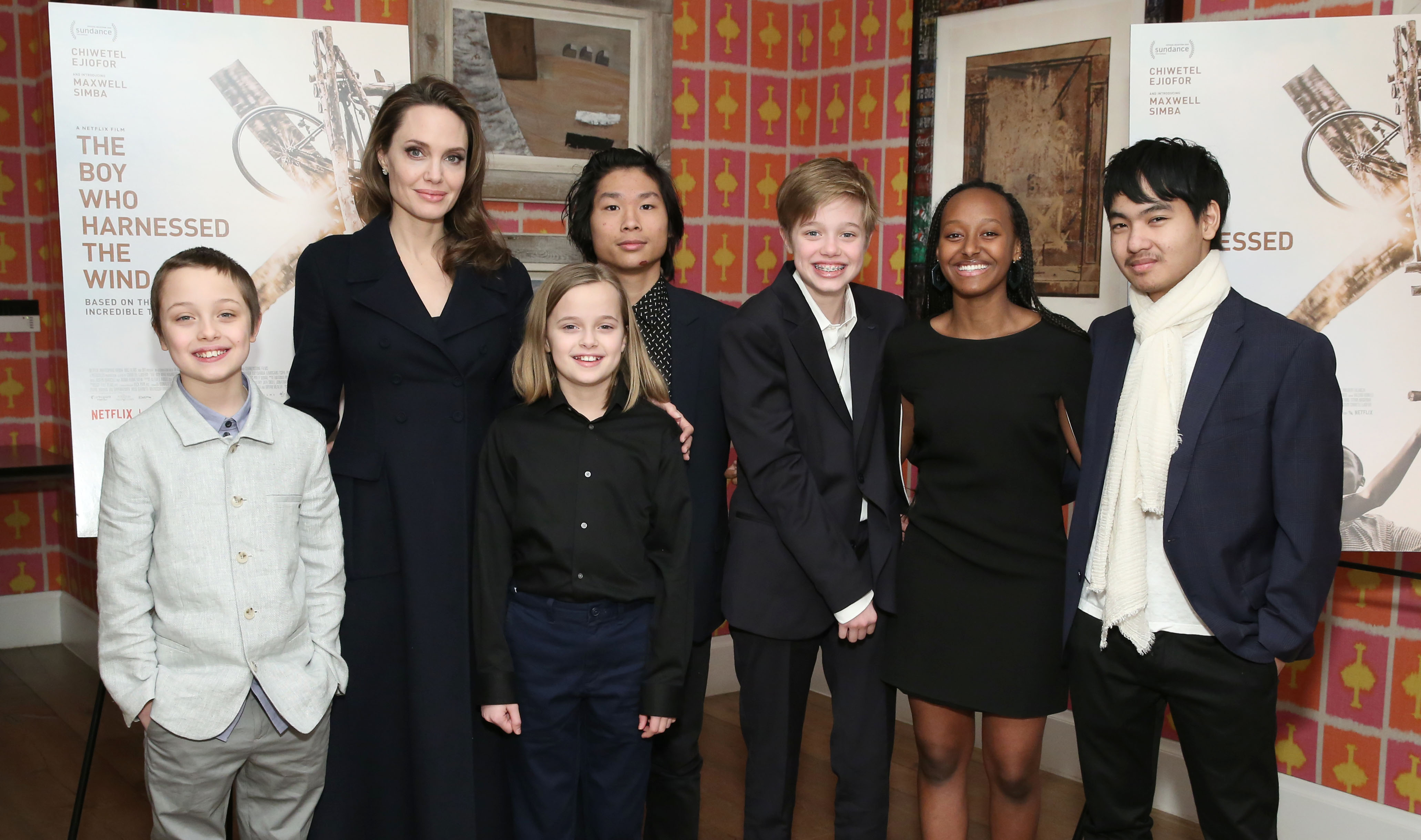 Angelina Jolie y sus seis hijos. Foto: (Getty) Angelina Jolie y sus seis hijos. Foto: (Getty)