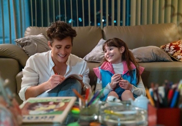 El acercamiento entre Luis Miguel y Michelle Salas comienza en este capítulo. Foto: (Netflix)