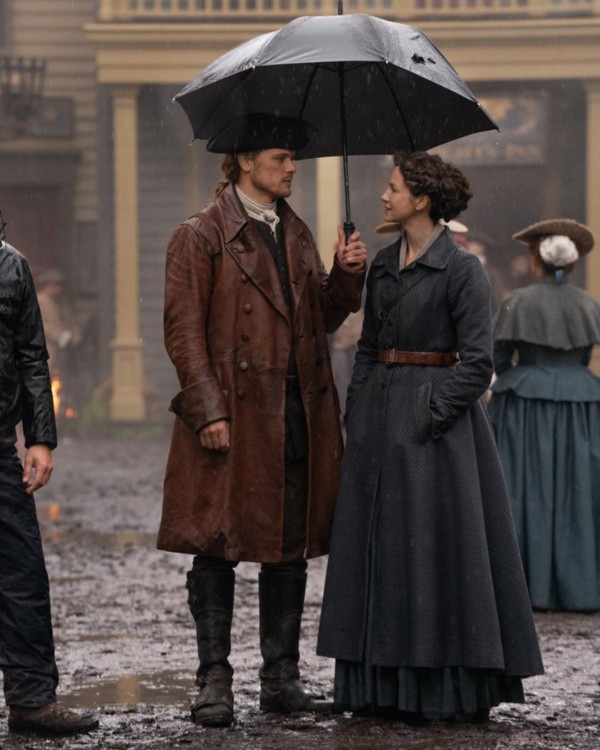 Sam Heughan y Caitriona Balfe en el set. Foto: (Starz Play)