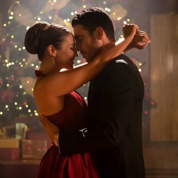 Paula Echevarría y Miguel Ángel Silvestre en sus papeles. Foto: (Antena 3)