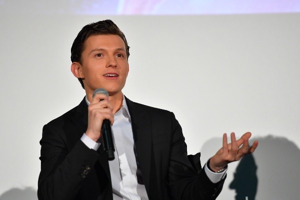 Tom Holland no logra guardar secretos. Foto: (Getty)