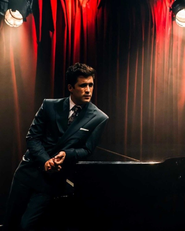 Diego Boneta caracterizado como Luis Miguel. Foto: (Netflix)