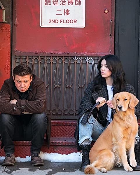Jeremy Renner y Hailee Steinfeld en el set. Foto: (IMDB)
