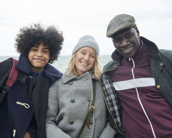 Los protagonistas en el espacio del secuestro. Foto: (Netflix)