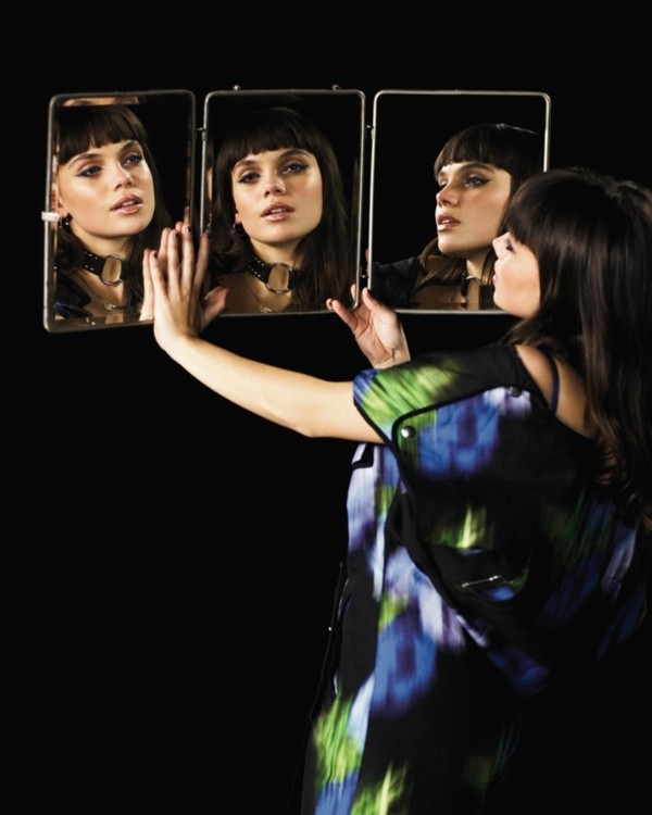 Martina Caridd es Mencía. Foto: (Netflix)