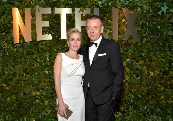 Gillian Anderson y Peter Morgan. Foto: (Getty)