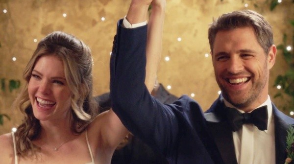 Sutton y Richard. Foto: (HULU)