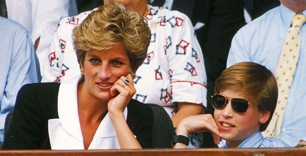 El Príncipe William junto a su madre, Lady Di. Foto: (Vanity Fair)