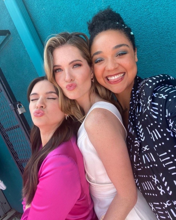 Las tres protagonistas de The Bold Type. Foto: (HULU)